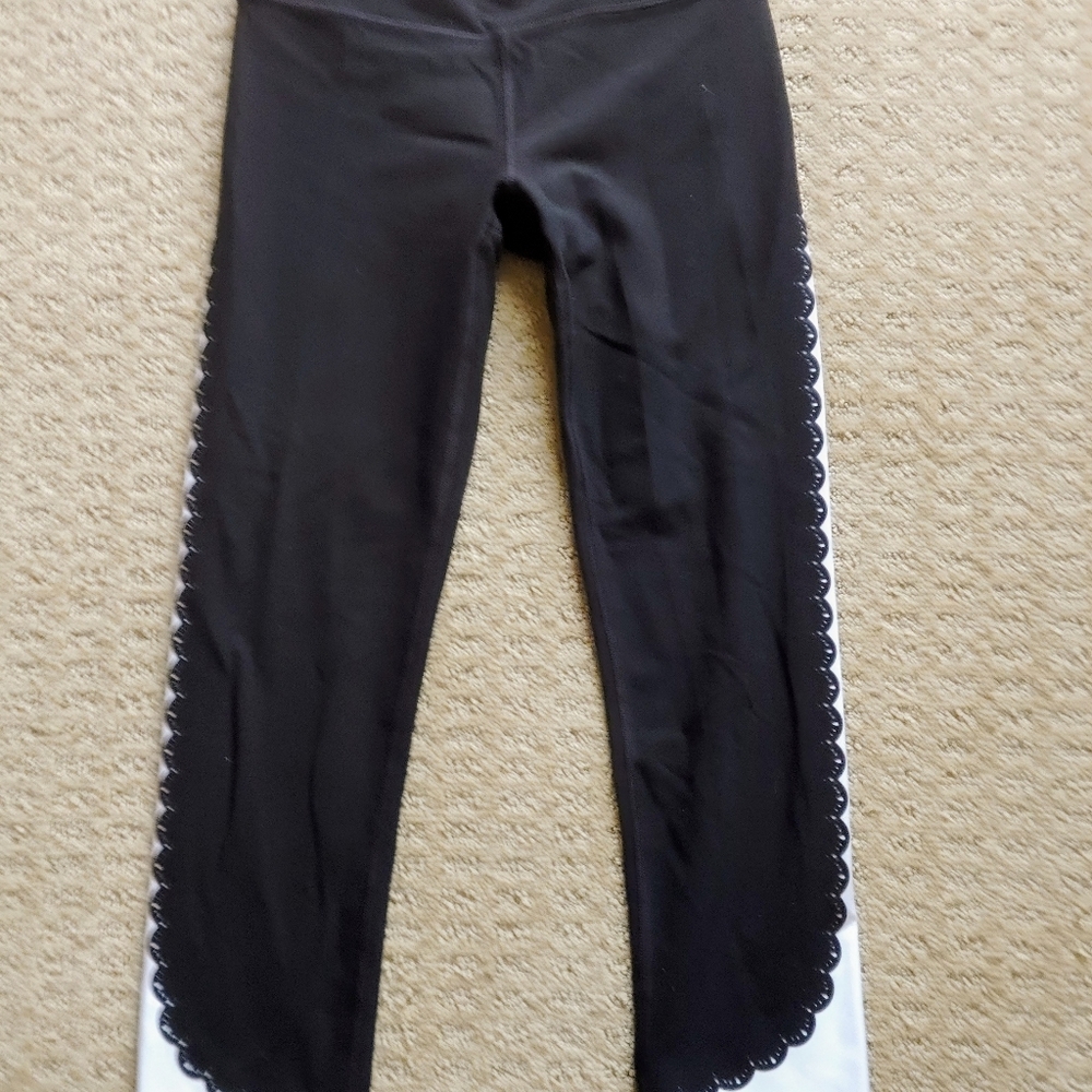 Like new ATHLETA CAPRIS leggings